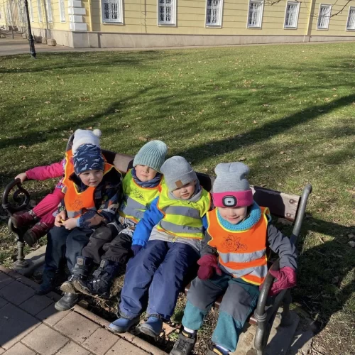 Odpočinek na lavičce v parku